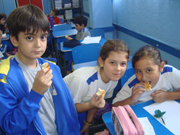 Aps o preparo da receita todos saborearam o Po Caseiro!