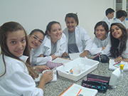 As aulas de laboratrio aqui no Rio Branco j acontecem a todo o vapor
