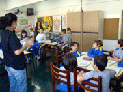 3 A observa 2 anos do Ensino Mdio no laboratrio de Cincias