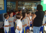 Alimentar o imaginrio com experincias concretas, auxiliando no poder exploratrio dos alunos.