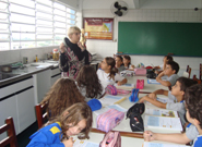 As experincias propostas pelo Caderno Anglo fazem os alunos reconhecer a existncia do vapor de gua.