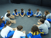 Os alunos do 3B pleno utilizam a flauta doce e instrumentos de percusso