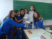 Alunos estudam bactrias e fazem queijo na aula de Cincias